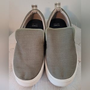 Men's Toms Slip On LoafersTRVL size 9.5 color- green, tan.